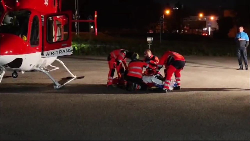 [multi] Strecha spadla na dvoch ľudí 18787