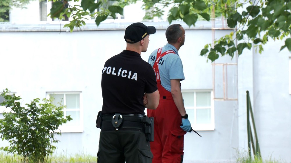 žena chcela vyskočiť z okna (7)