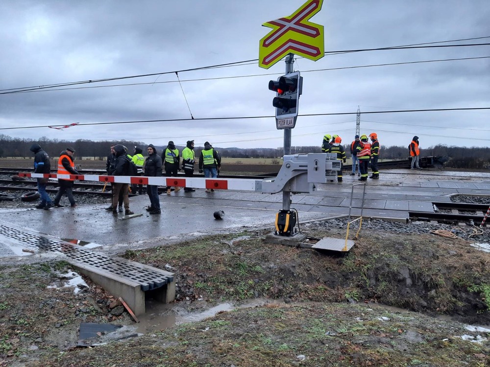 zrážka vlaku s kamiónom ČR (3)