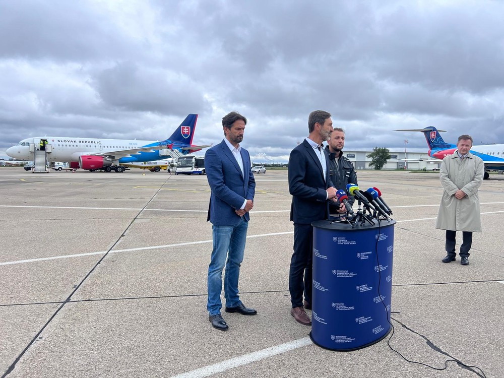 Vládny špeciál s občanmi SR z Libanonu pristál v Bratislave