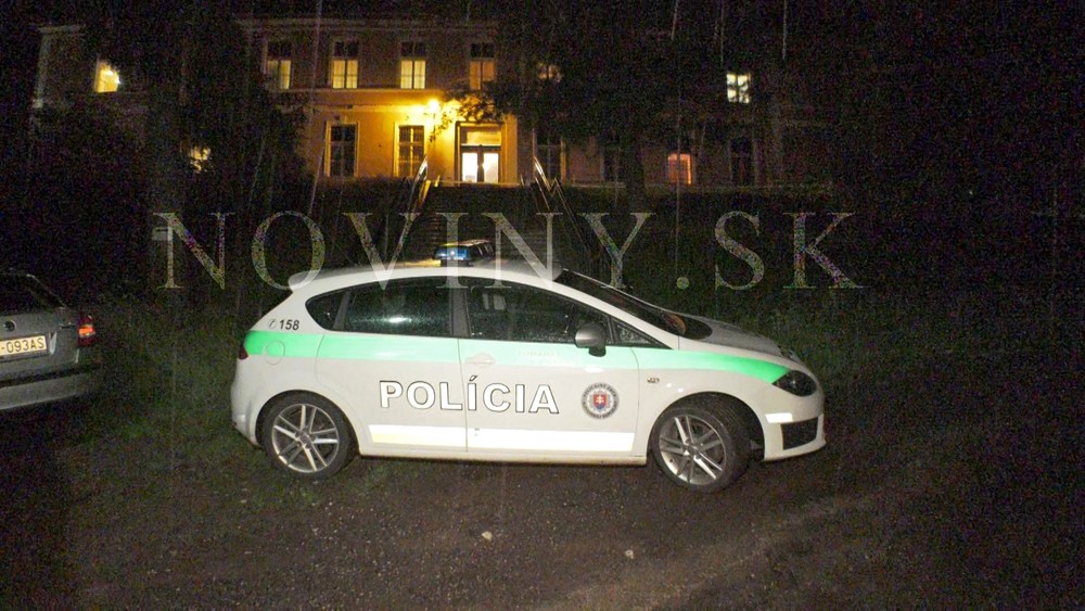Dráma v Banskej Štiavnici: Muž mal manželku poliať kyselinou, postreliť mal aj syna