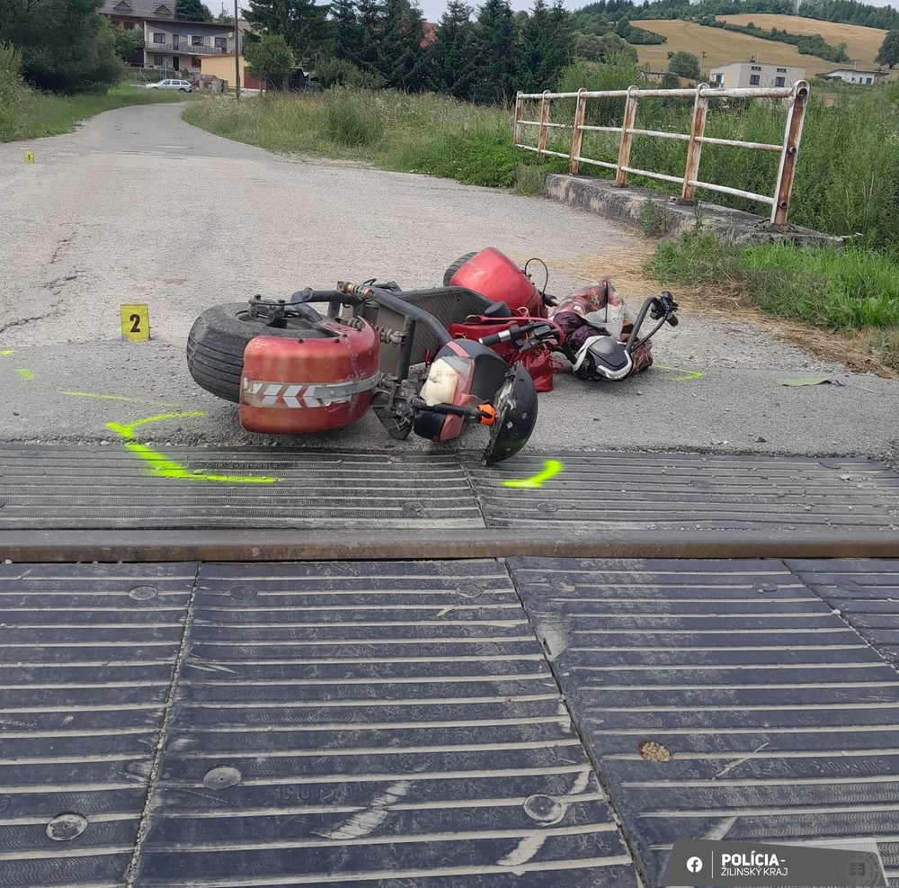 Tragická zrážka vlaku s motoyklom v Rakovej (4)