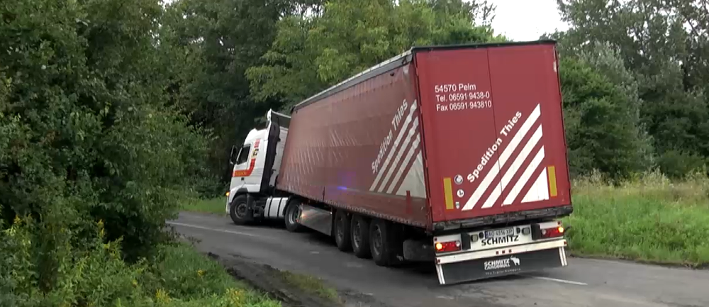 Zapadnutý kamión il