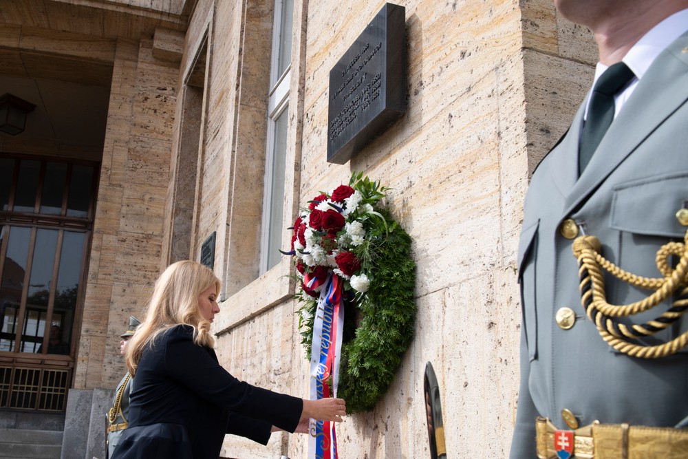 Predstavitelia štátu si v Bratislave pripomenuli výročie okupácie Československa