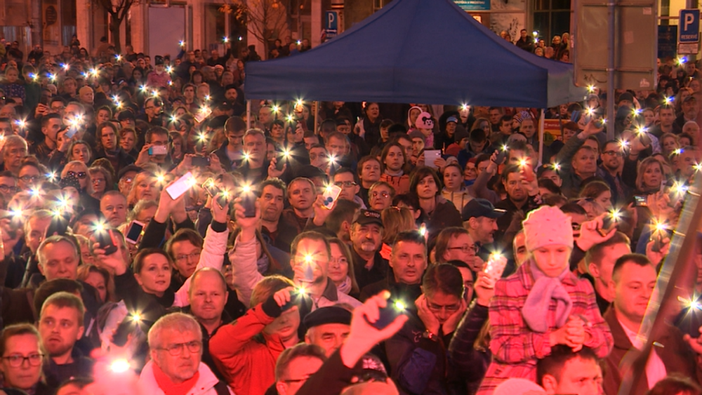 Námestia po tridsiatich rokoch opäť ožili. Ľudia si pripomenuli odvahu novembrovej generácie