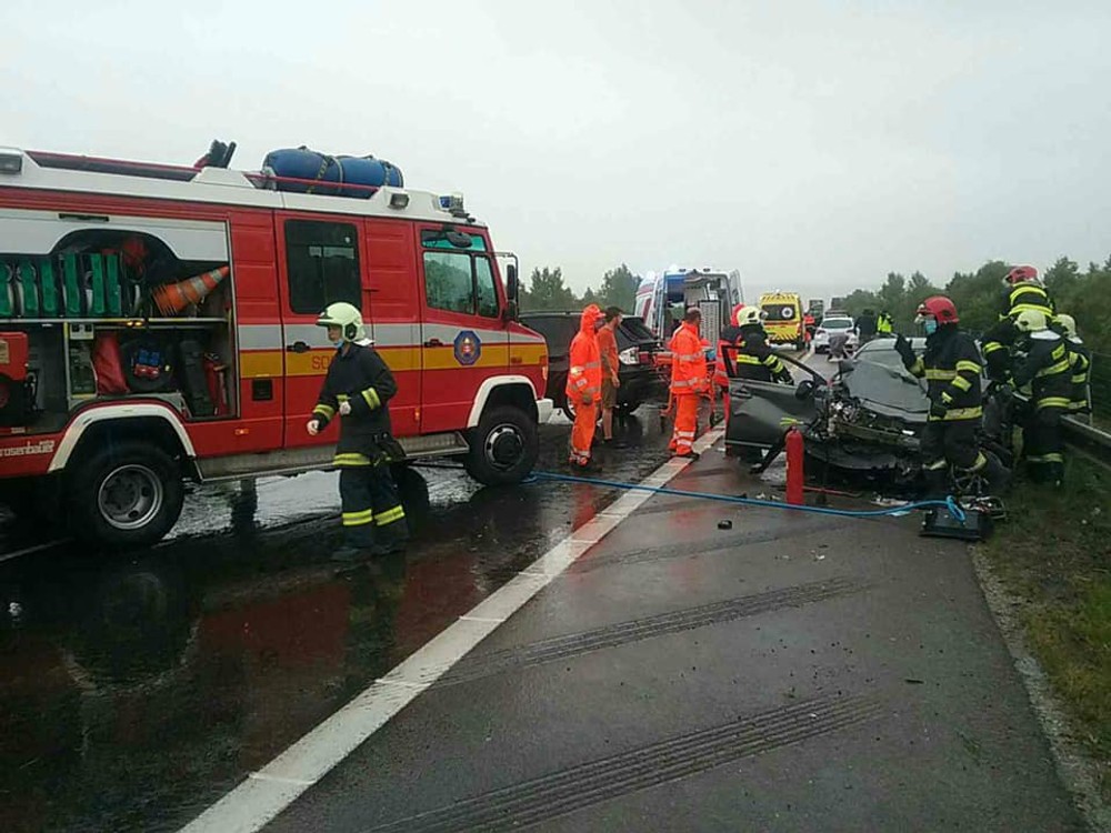 Na D1 došlo k hrozivej nehode, diaľnica je uzavretá