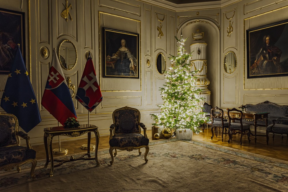 6945372421532098485700