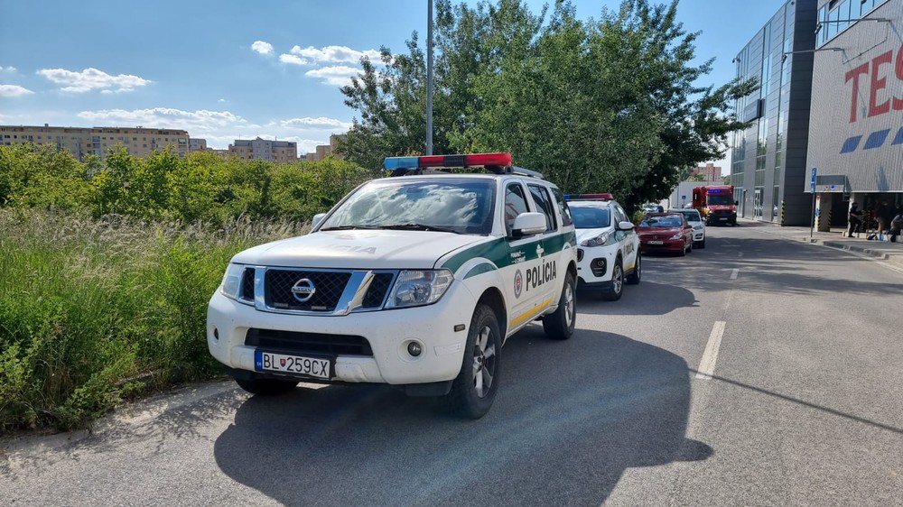 Tragická zrážka dvoch dievčat v Devínskej Novej Vsi