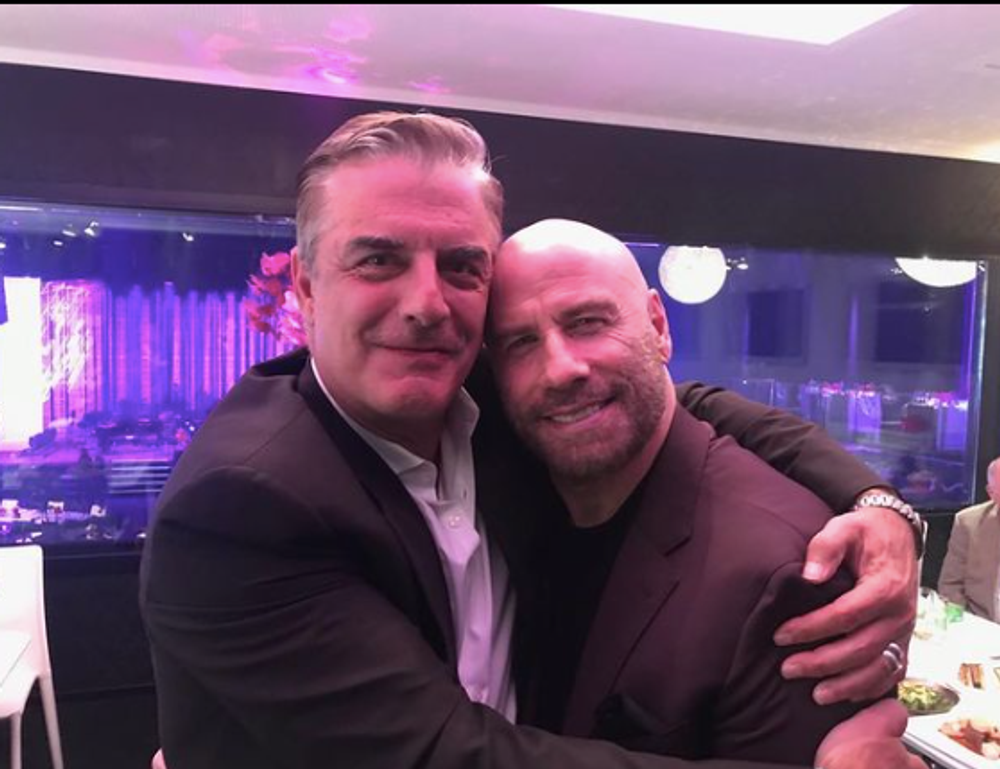 Chris Noth a John Travolta