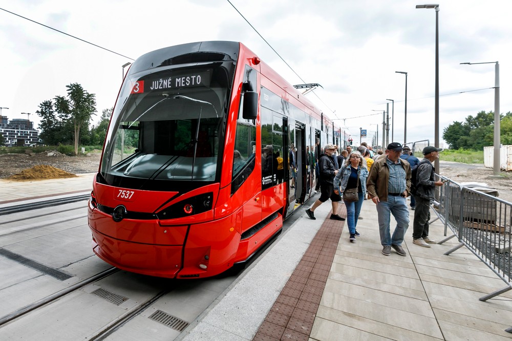 Električka a cestujúci
