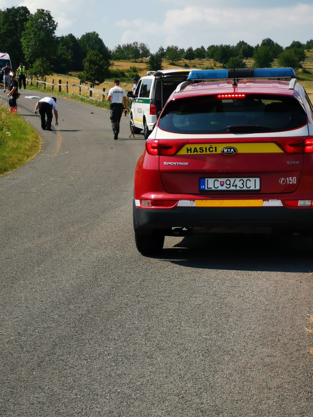 Auto zrazilo cyklistov