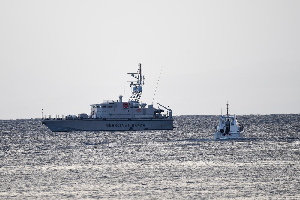 Pátranie po nezvestných z potopenej plachetnice pokračuje