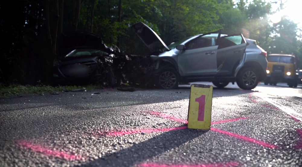 Vážna dopravná nehoda pre kŕč v nohe. Vodička vošla do protismeru aj s dvoma deťmi v aute