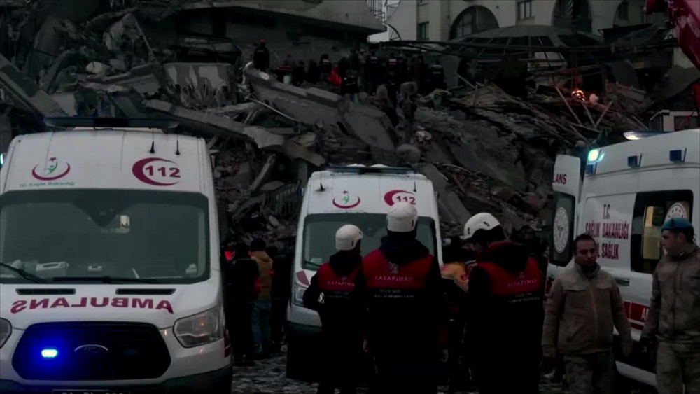 [multi] Zemetrasenie 6585