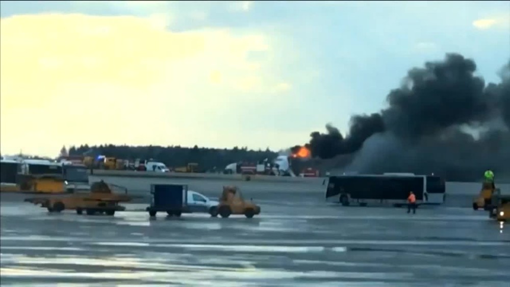 [multi] Horiace lietadlo reuters 678