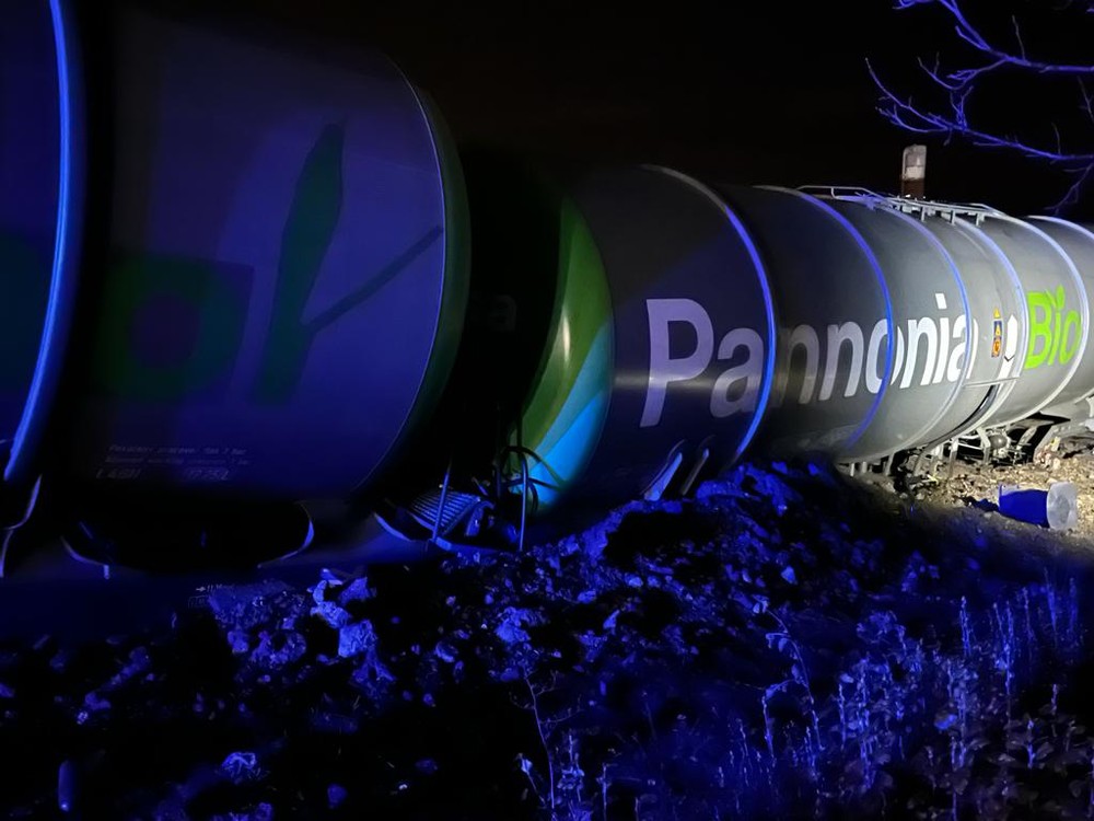 Vykoľajený vlak v Komárne