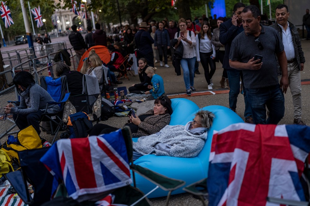 Británia sa lúči s kráľovnou Alžbetou II.