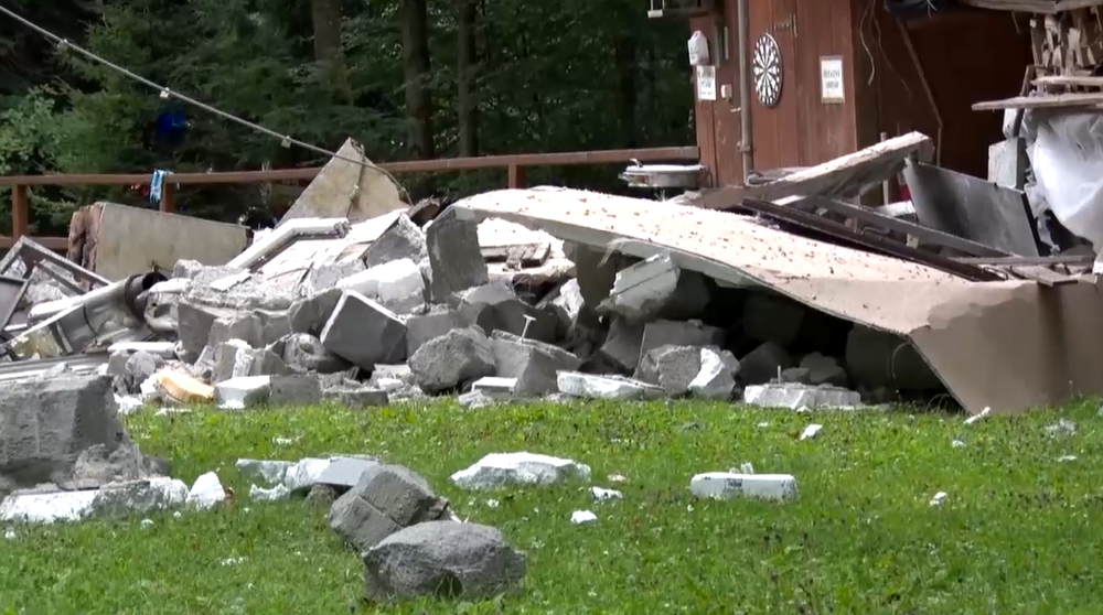 výbuch chaty horolezecký tábor Prievidza (10)