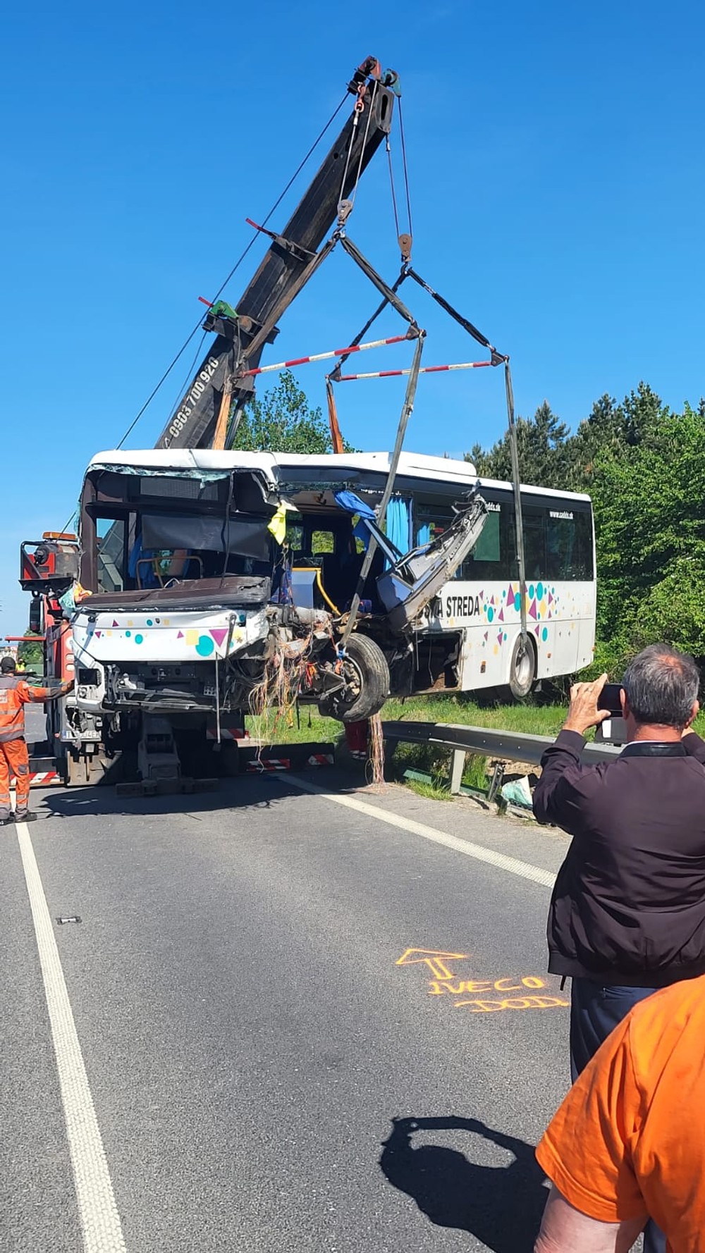 Nehoda autobusu a kamióna