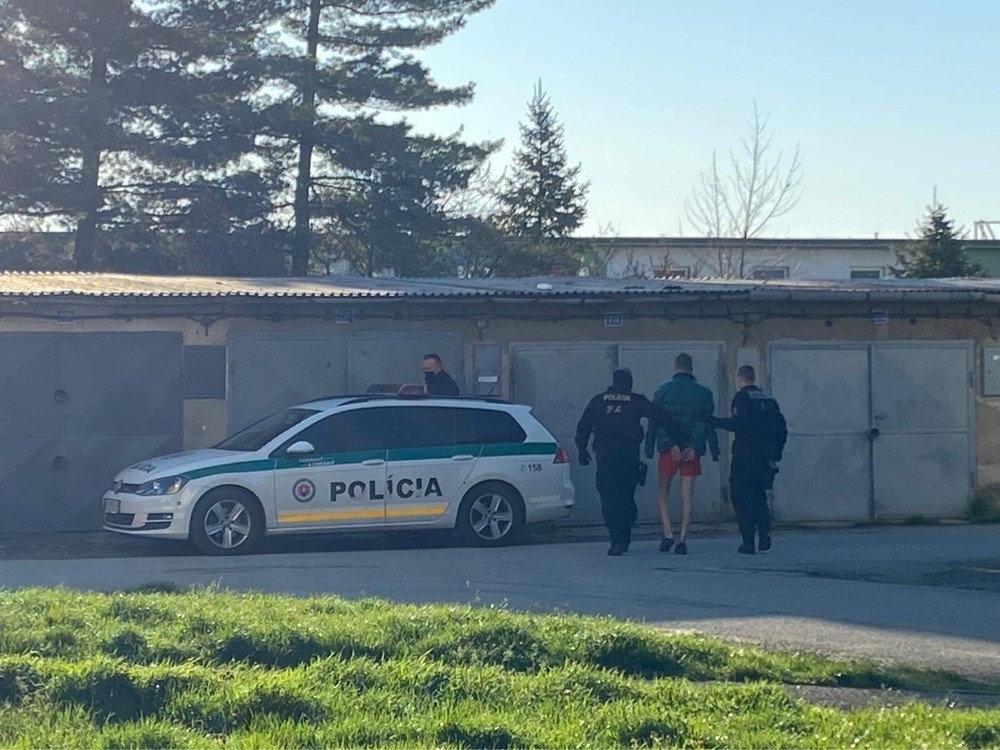 Niekoľko ľudí skončilo v putách po policajnej akcií v Košiciach