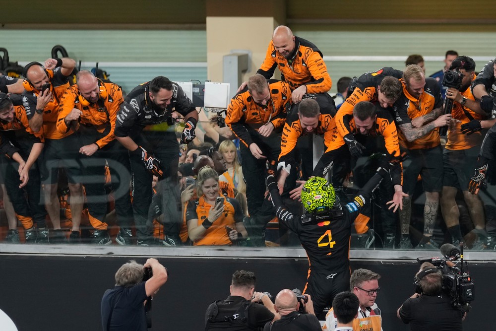 Abu_Dhabi_F1_GP_Auto_Racing_96238