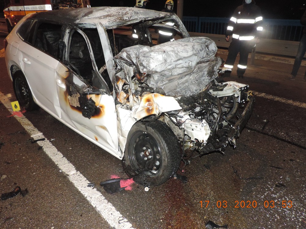 Vodič uhorel v aute