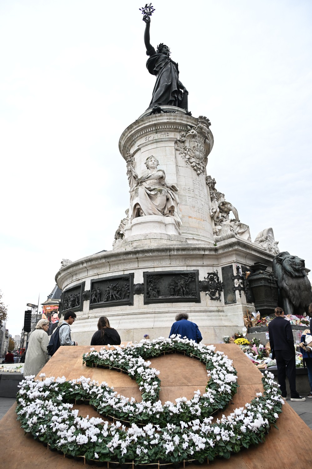 Spomienky na útoky v Paríži