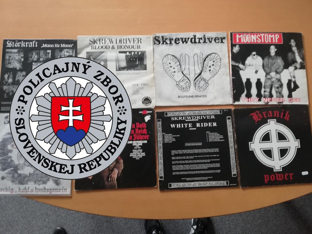 Nájdené predmety s nacistickou symbolikou počas akcie "Šašovia"