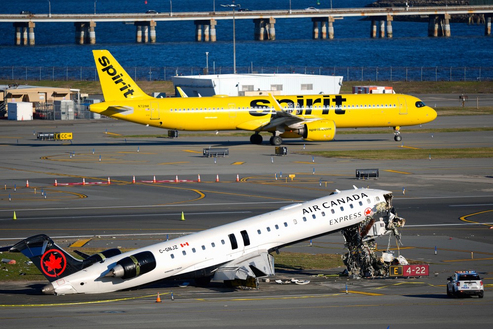 APTOPIX_LaGuardia_Crash208006