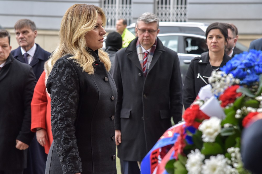 Prezidentka Zuzana Čaputová si spolu s prezidentom ČR Milošom Zemanom v Bratislave pripomínajú udalosti zo 17. novembra