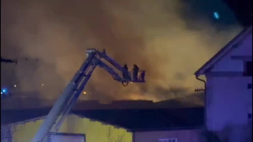 [multi] Požiar haly v Moravskom Svätom Jáne 557