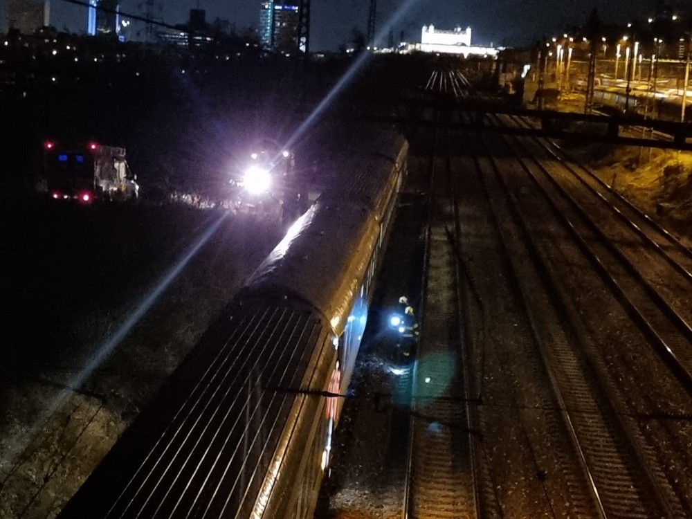 Tragédia v Bratislave: Pod koľajnicami skončil človek