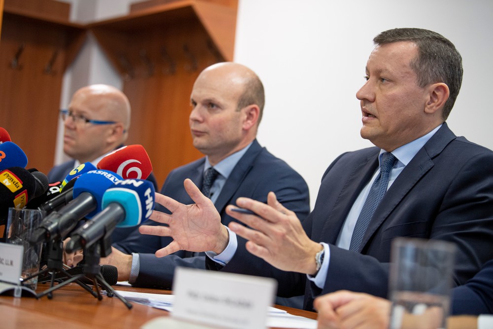 Tlačová beseda k streľbe na Zámockej ulici