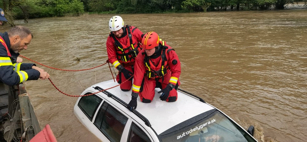 Záplavy trápia Slovensko