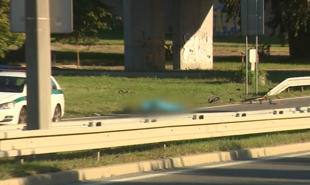 Nehoda dvoch áut a dvoch cyklistov 