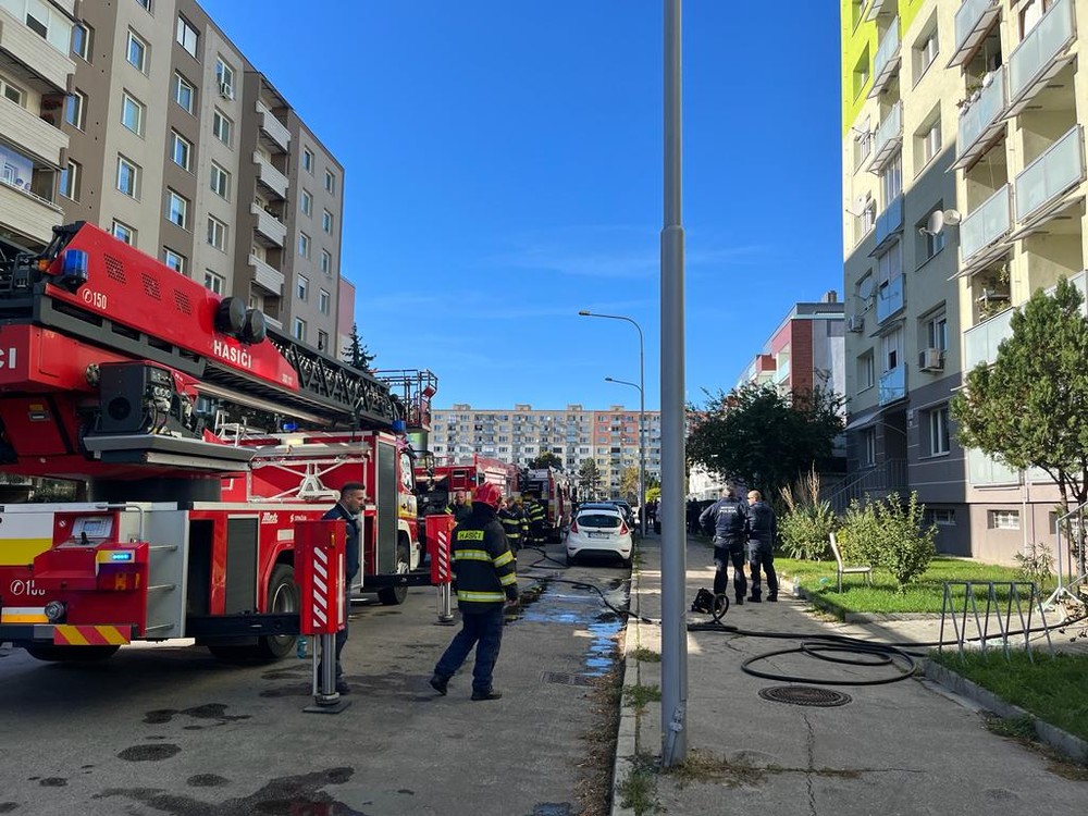 vybuch nove zamky hasici bytovka (1)