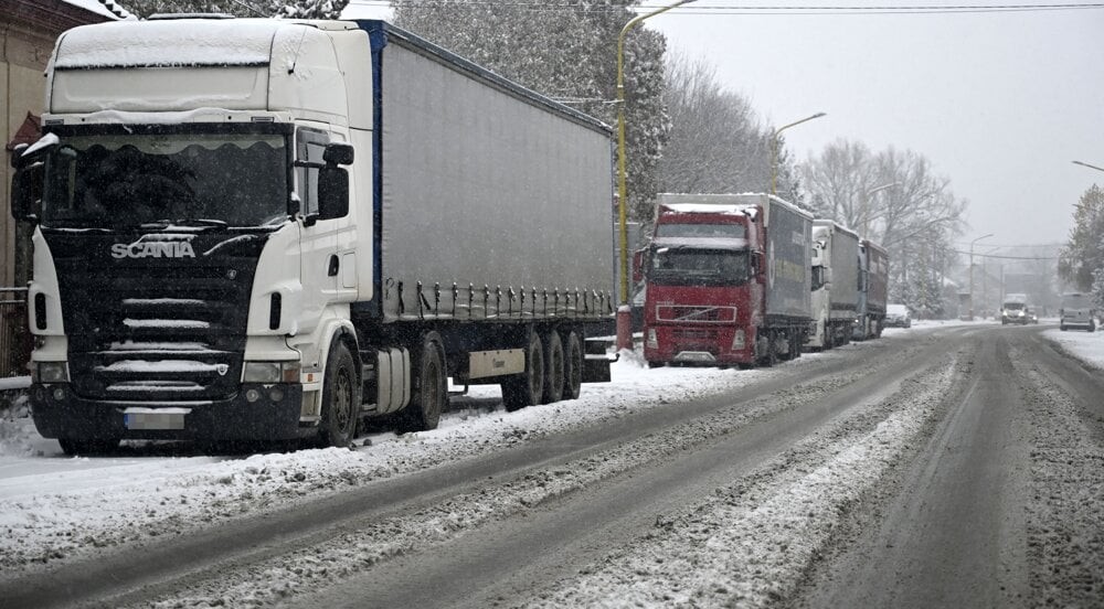 sneh cesty polícia (2)