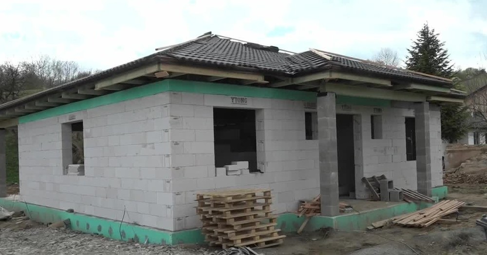 [multi] Pol roka po zemetrasení 811 (cropped)