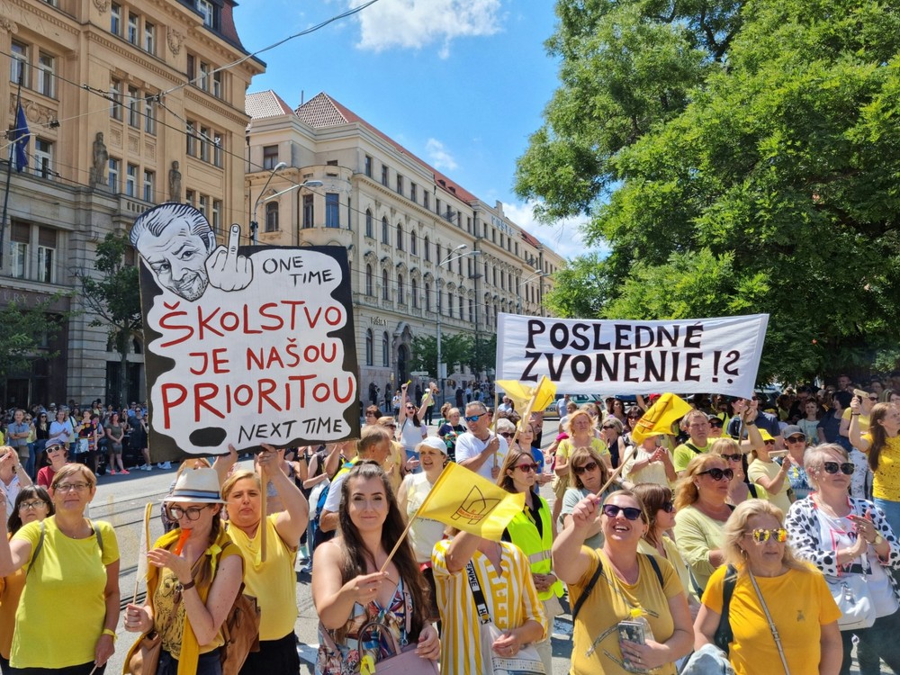 učitelia protesty 2