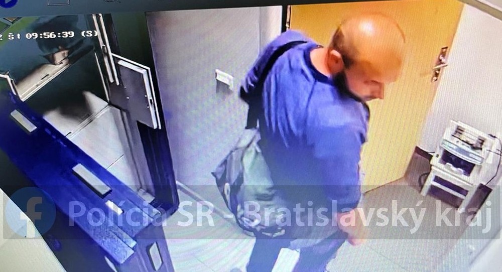 Polícia pátra po páchateľoch lúpežného prepadnutia banky