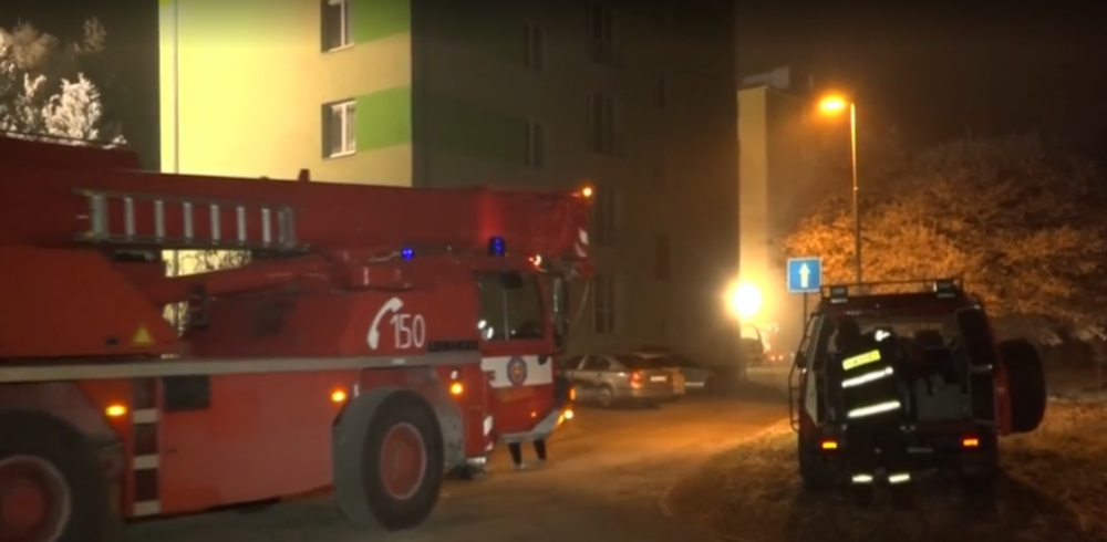 Do bytovky v Svite narazila plošina