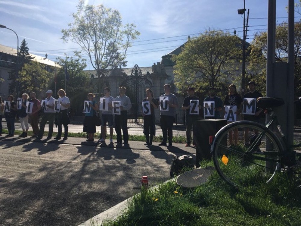 Protest študentov pred vládou 