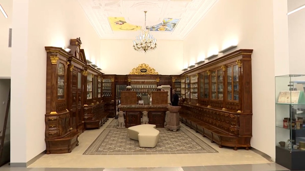 Budova bola naprojektovaná podľa rozmerov vzácneho mobiliáru