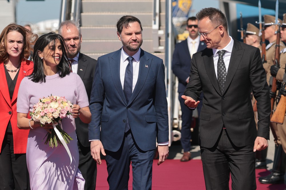 Viceprezident USA Vance odcestoval do Maďarska podporiť pred voľbami Orbána