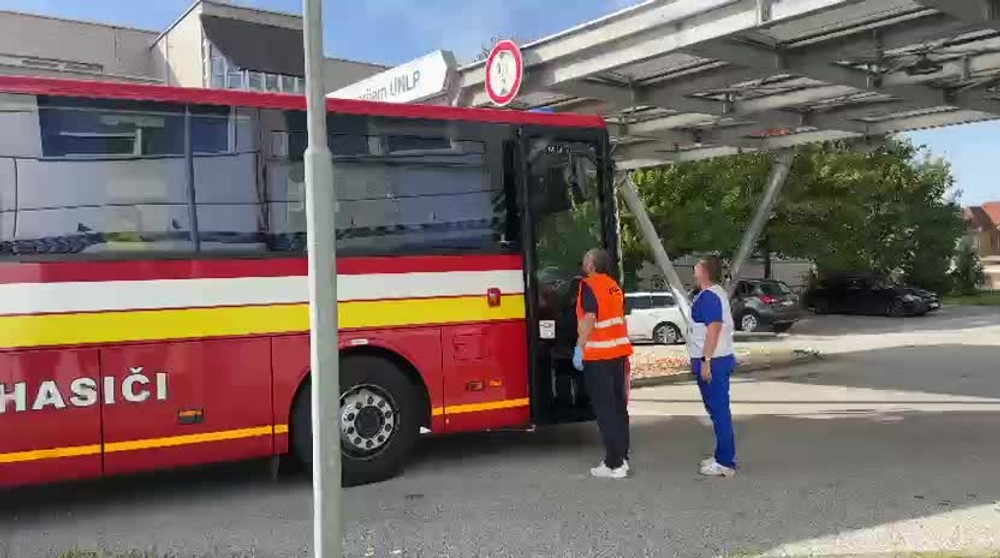 [multi] Evakuačný autobus priviezol pacientov do UNLP v Košiciach 2796