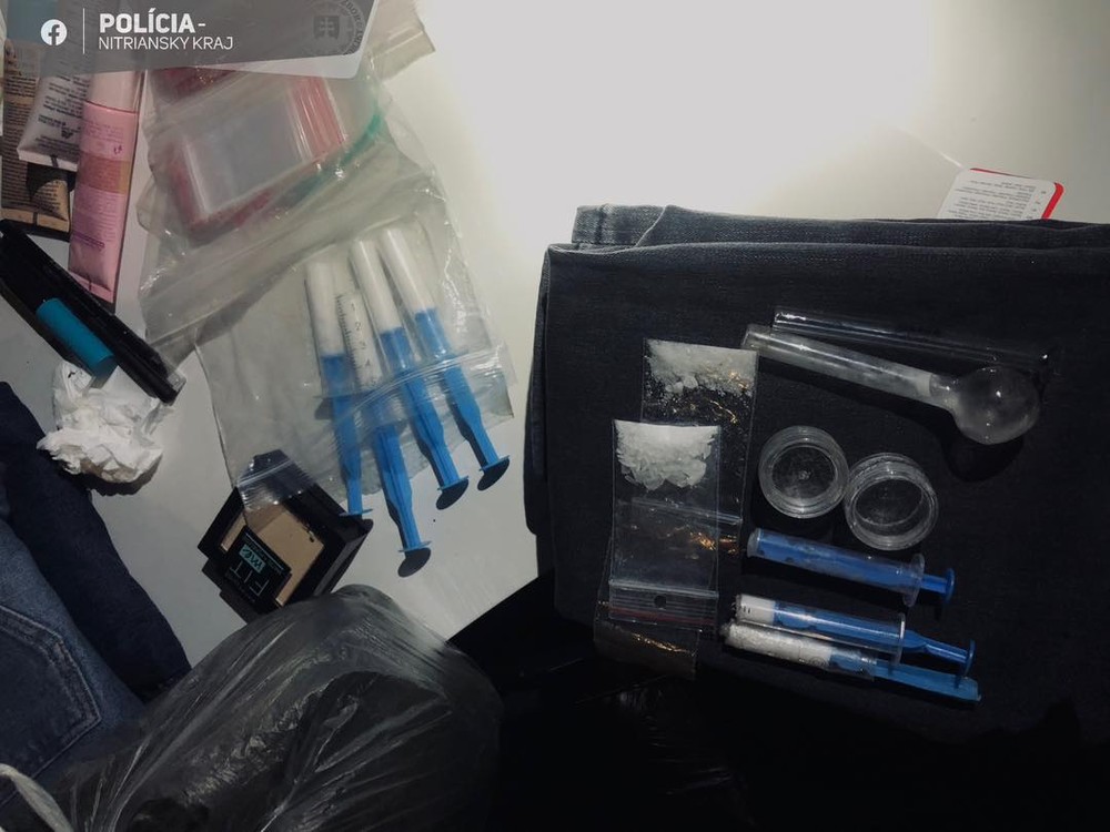 Nadrogovaný a bez vodičáku