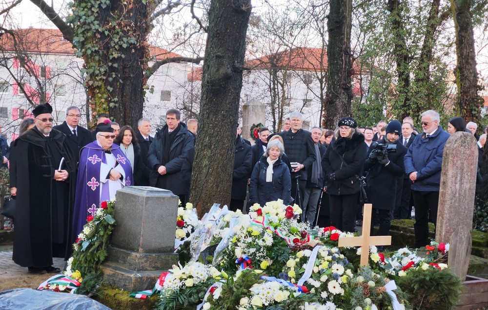 Politika Miklósa Duraya pochovali v rodnom Lučenci