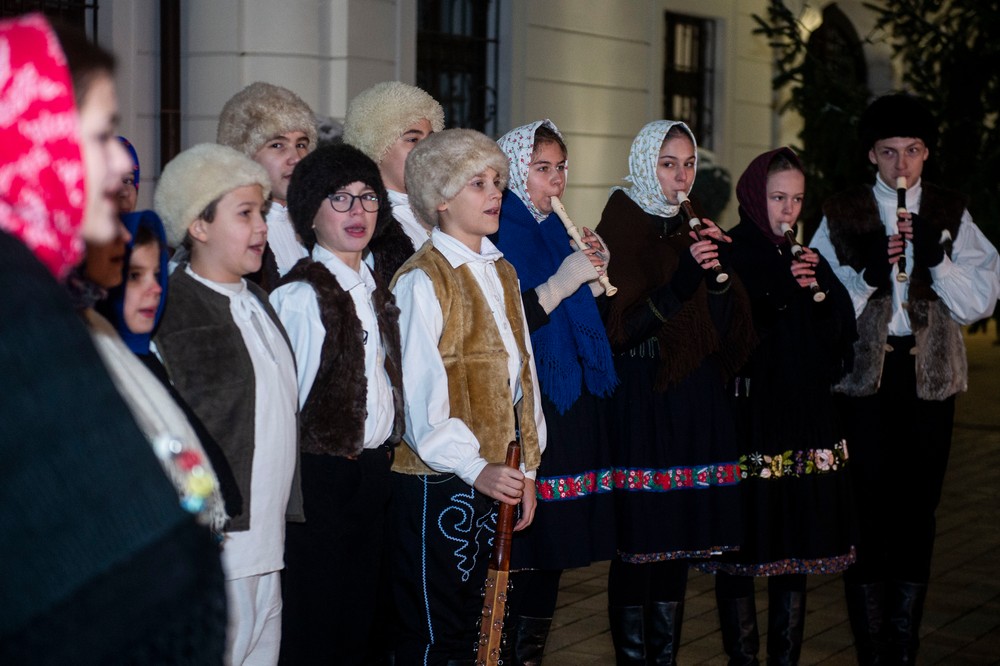 prezidentka zuzana čaputová deti mikuláš stromček (1)