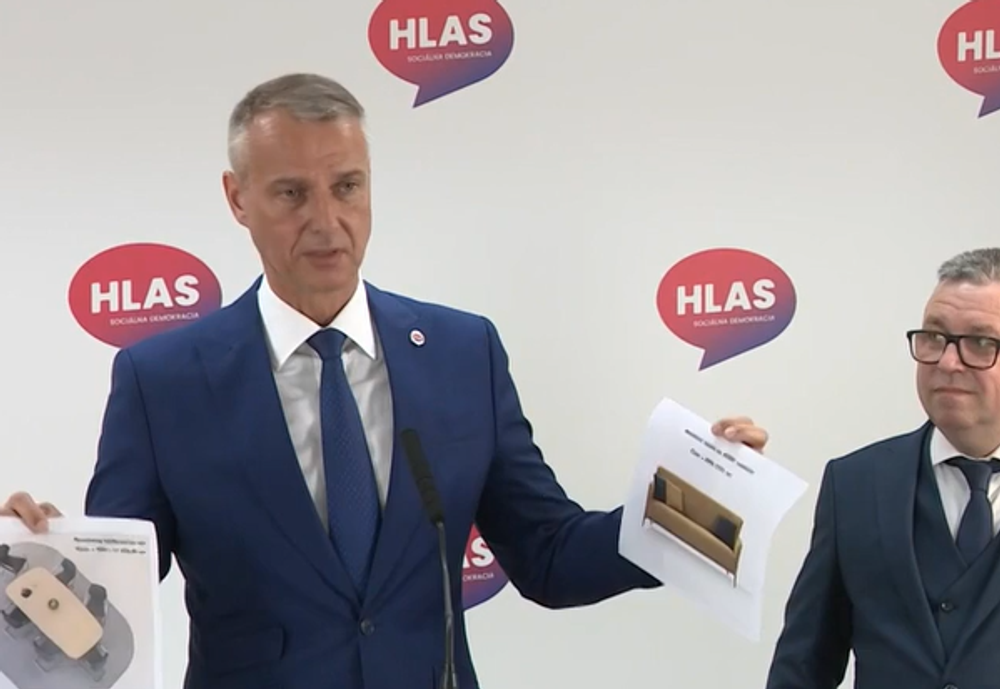 Predražený nábytok z ministerstva investícií, regionálneho rozvoja a informatizácie