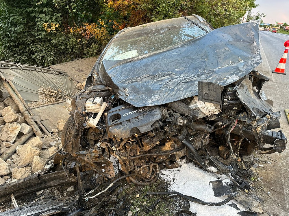 Auto, ktoré narazilo do domu 
